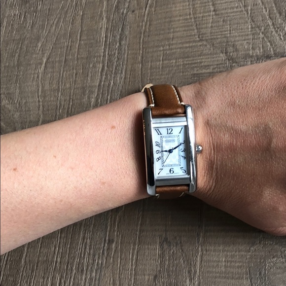 ⭐️COACH GENUINE LEATHER BRACELET WATCH⭐️ - Picture 6 of 7